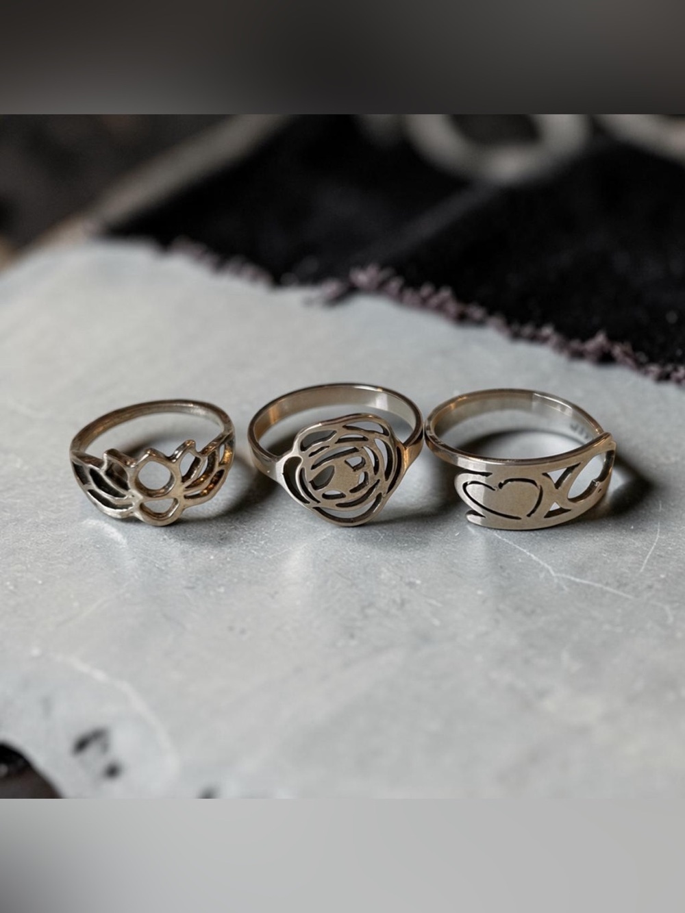 💝 2/20$ Bundle of 3 silver-toned “cut out” art rings Modern Eclectic